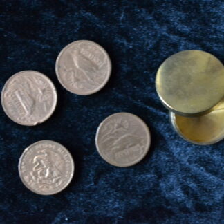 Messing boston box met centavos.