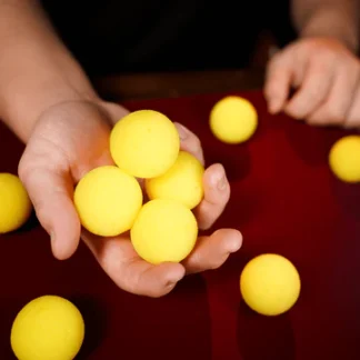 Set of 4 yellow sponge balls 53 mm by TCC